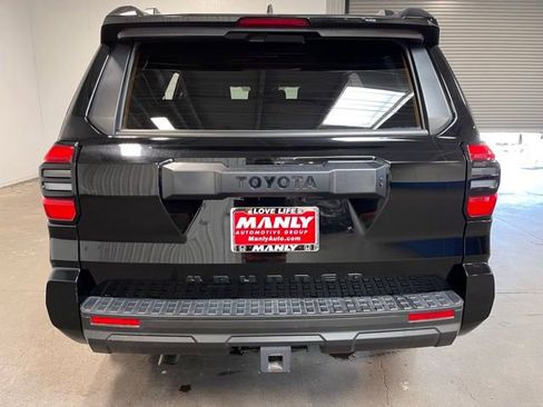 Used 2025 Toyota 4Runner SR5 AWD/4WD image 4