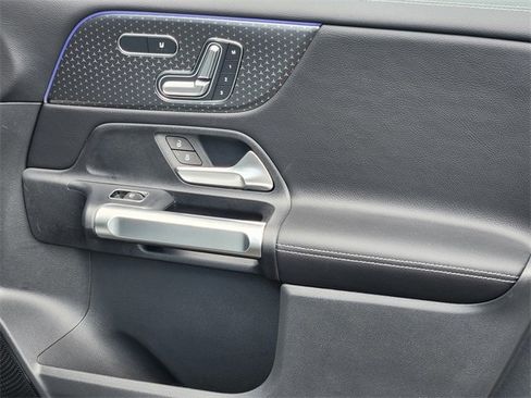 New 2026 Mercedes-Benz GLB 250 4MATIC image 17