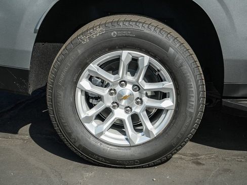 New 2026 Chevrolet Suburban LT w/ Comfort Package AWD/4WD image 12