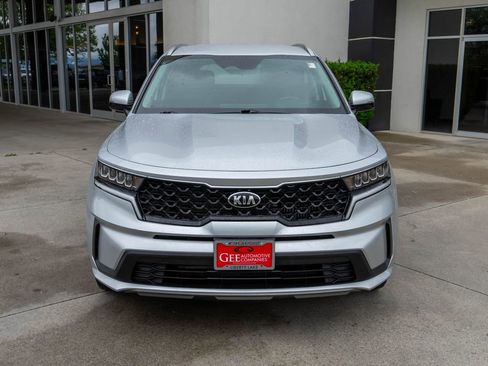 Used 2021 Kia Sorento S FWD image 2