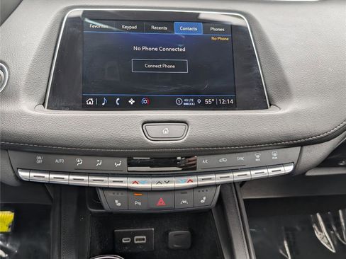 Used 2023 Cadillac XT4 Luxury w/ Cold Weather Package AWD/4WD image 31