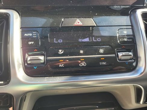 Used 2022 Kia Sorento SX image 24