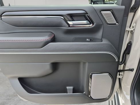 Used 2026 GMC Sierra 2500 AT4X w/ LPO, Black Badging Package image 17