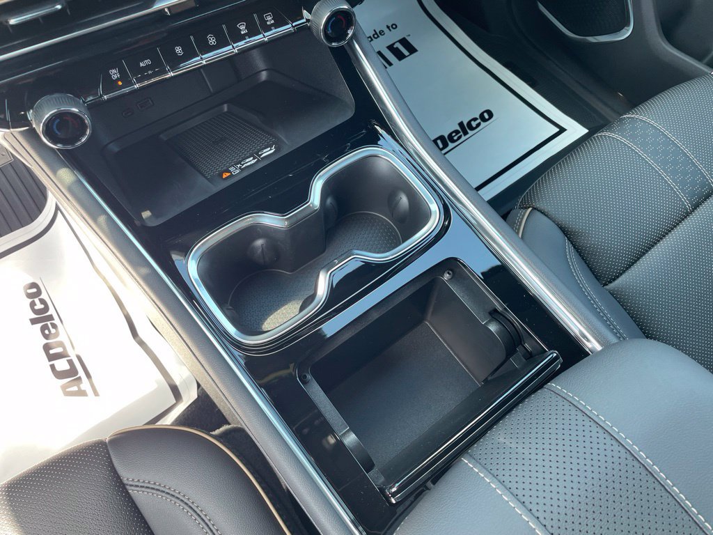 New 2026 Chevrolet Traverse High Country w/ LPO, Floor Liner Package FWD image 22