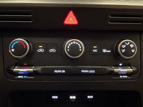 Certified 2024 Kia Carnival LX FWD image 19