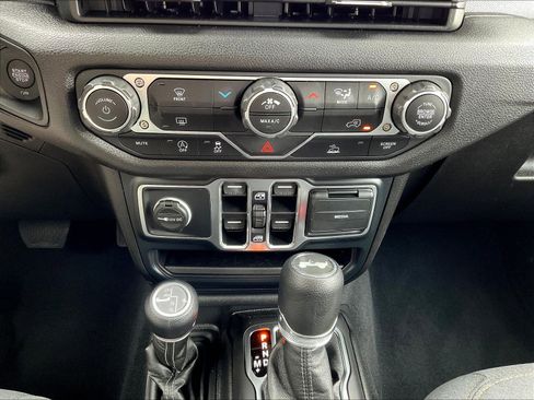 Used 2025 Jeep Wrangler Unlimited Sport AWD/4WD image 15