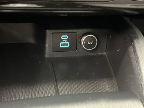 Used 2021 Ford Escape SE image 19