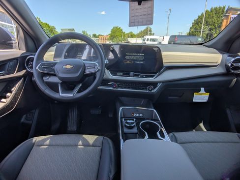 New 2026 Chevrolet Equinox LT w/ Convenience Package II FWD image 14
