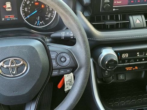 Certified 2022 Toyota RAV4 LE AWD/4WD image 17