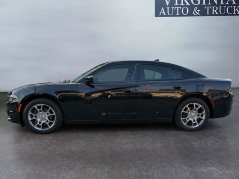 Used 2017 Dodge Charger SXT image 2