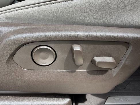 Used 2024 GMC Yukon SLT image 32