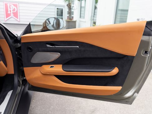 Used 2025 Aston Martin V8 Vantage Coupe image 22