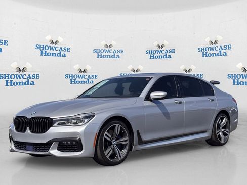 Used 2017 BMW 750i RWD image 2
