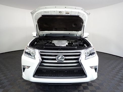 Used 2018 Lexus GX 460 w/ Preferred Accessory Package AWD/4WD image 44
