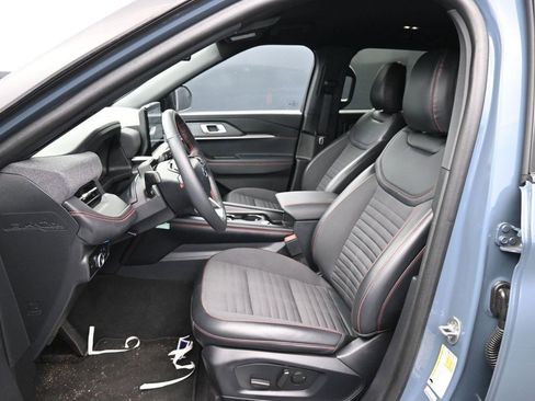Used 2025 Ford Explorer ST-Line w/ Premium Package RWD image 13