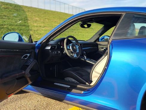 Used 2016 Porsche 911 Carrera GTS image 22