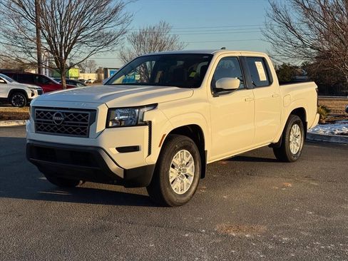 Used 2023 Nissan Frontier SV w/ Technology Package RWD image 7