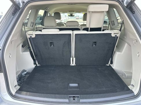 Used 2025 Volkswagen Atlas SE AWD/4WD image 9