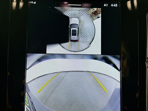 Used 2024 Volvo XC40 B5 Plus w/ Climate Package image 23