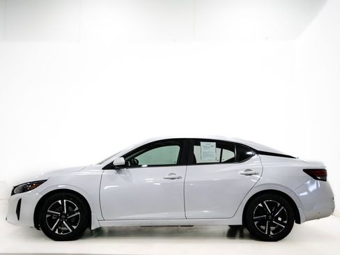Used 2024 Nissan Sentra SV FWD image 3