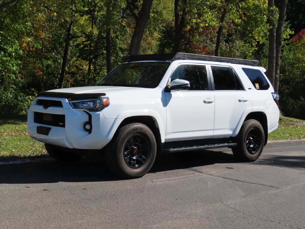 Used 2024 Toyota 4Runner SR5 Premium w/ Moonroof Package AWD/4WD image 9