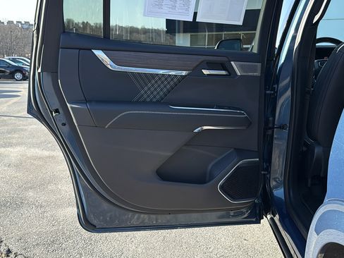 Certified 2024 GMC Acadia Denali w/ Super Cruise Package image 26