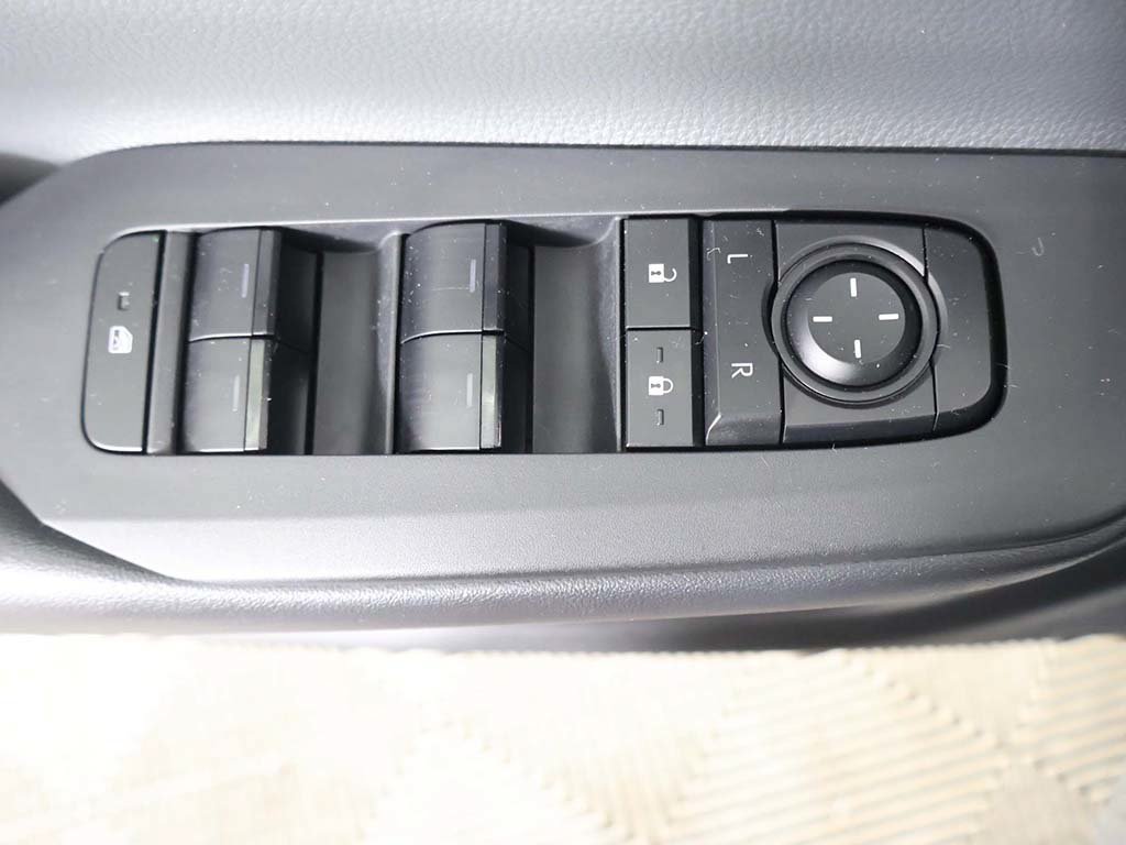 Used 2025 Toyota Prius LE FWD image 34