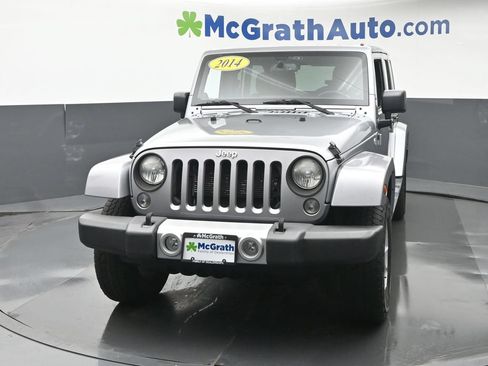 Used 2014 Jeep Wrangler Unlimited Sahara w/ Connectivity Group AWD/4WD image 21