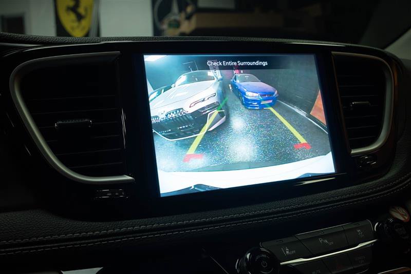 Used 2024 Chrysler Pacifica Limited FWD image 23