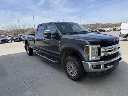 Used 2019 Ford F250 XLT w/ XLT Premium Package image 2