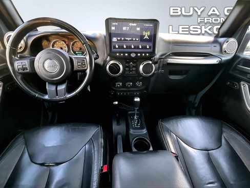 Used 2014 Jeep Wrangler Unlimited Sahara w/ Connectivity Group image 15