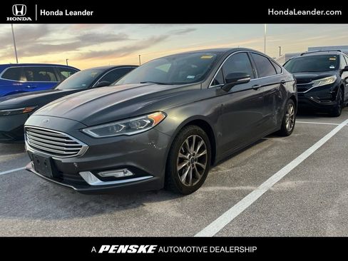 Used 2017 Ford Fusion SE w/ Fusion SE Technology Package FWD image 1