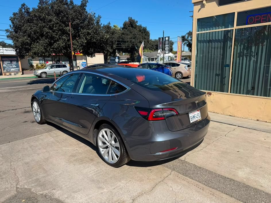 Used 2018 Tesla Model 3 Mid Range RWD image 7