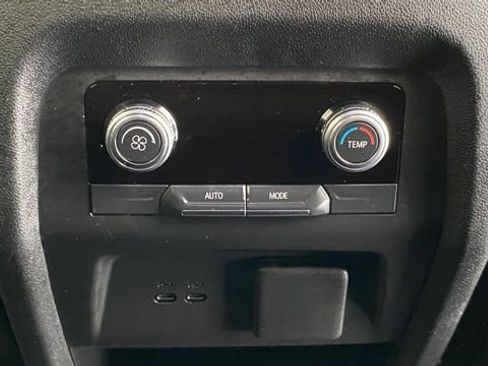 Used 2025 GMC Acadia Elevation image 30