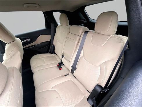 Used 2016 Jeep Cherokee Latitude w/ Safety/Convenience Group image 25