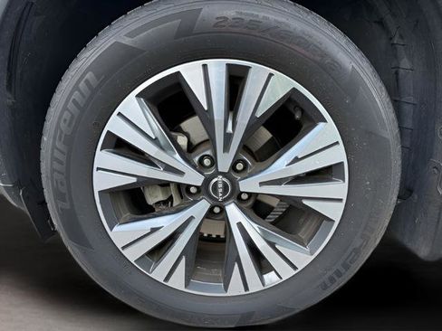 Used 2022 Nissan Rogue SV image 33