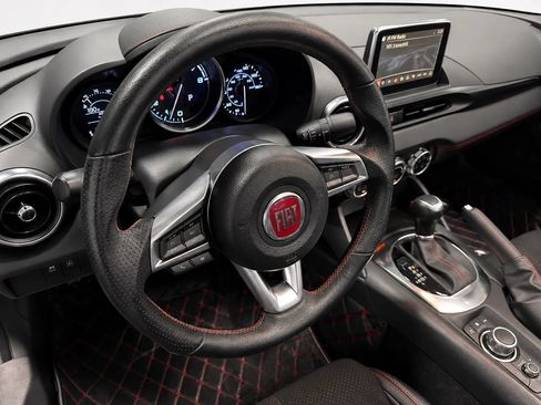 Used 2020 FIAT 124 Spider RWD image 10