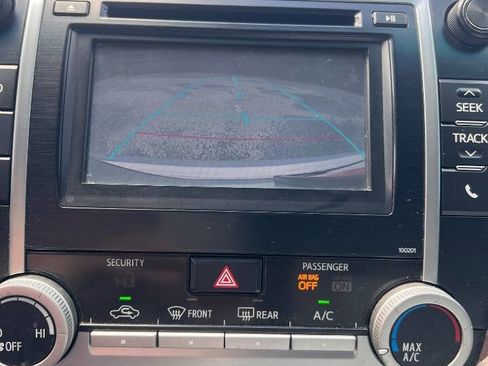 Used 2014 Toyota Camry LE image 24