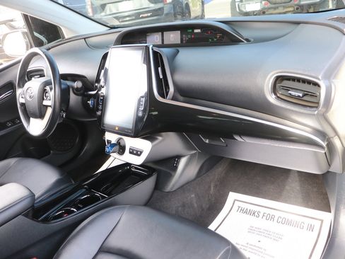 Used 2017 Toyota Prius Prime FWD image 34