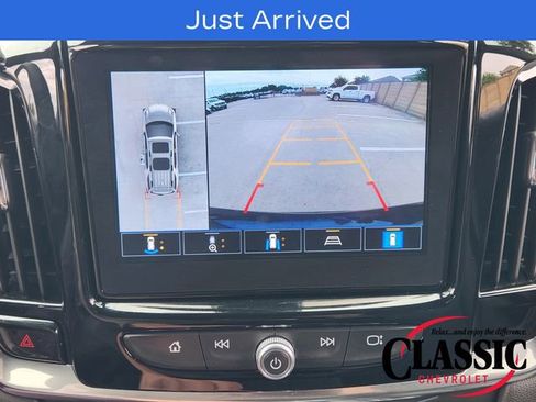 Used 2023 Chevrolet Traverse LT w/ LT Premium Package FWD image 7