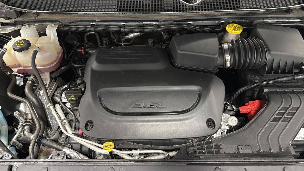 Used 2024 Chrysler Pacifica Touring-L FWD image 28