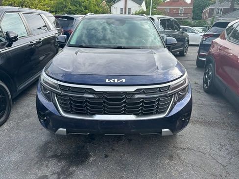 Used 2024 Kia Seltos EX AWD/4WD image 2
