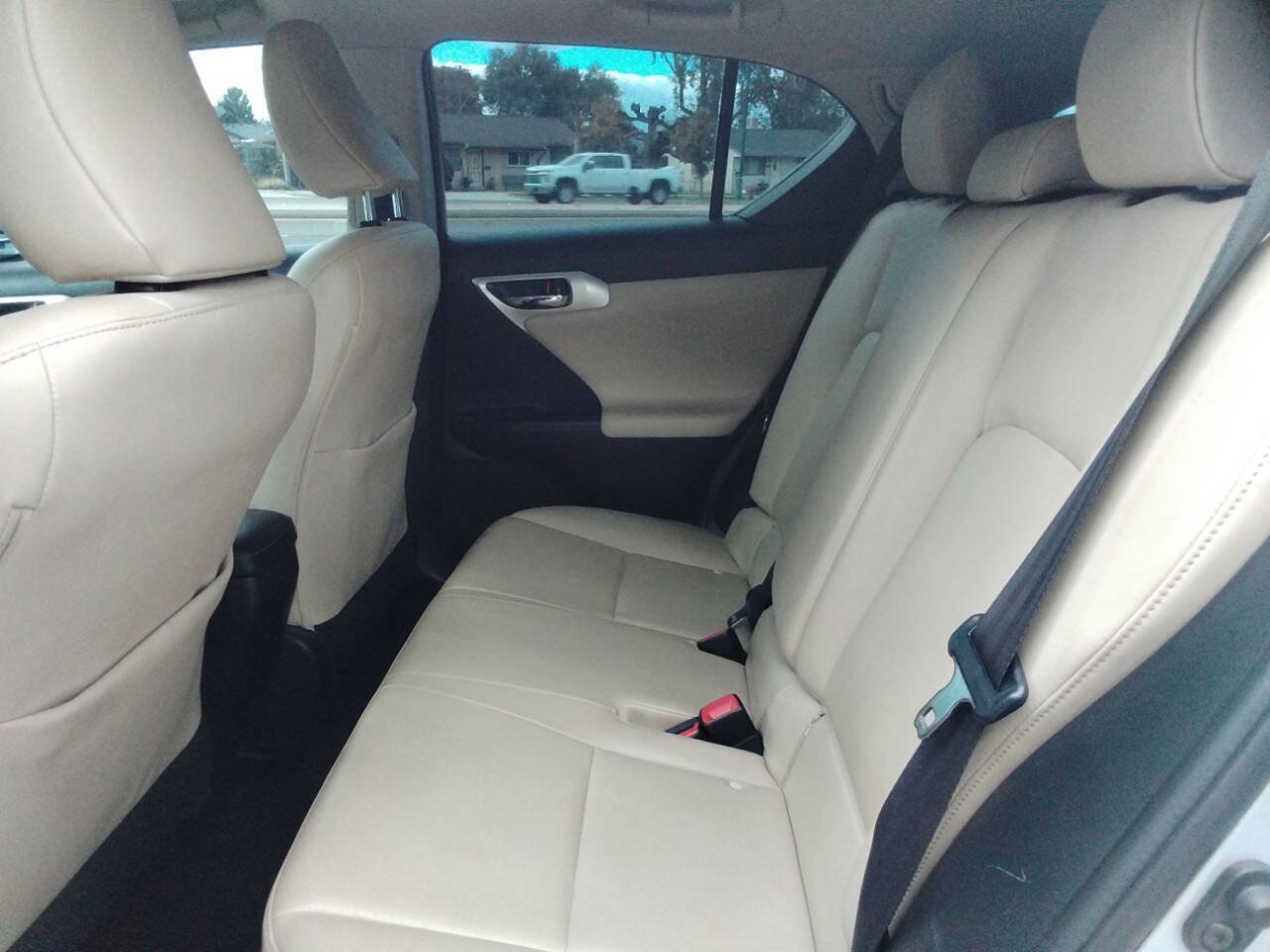 Used 2013 Lexus CT 200h w/ Premium Pkg w/Navigation FWD image 10