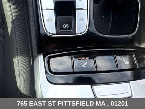 Used 2022 Hyundai Santa Cruz SEL FWD image 2