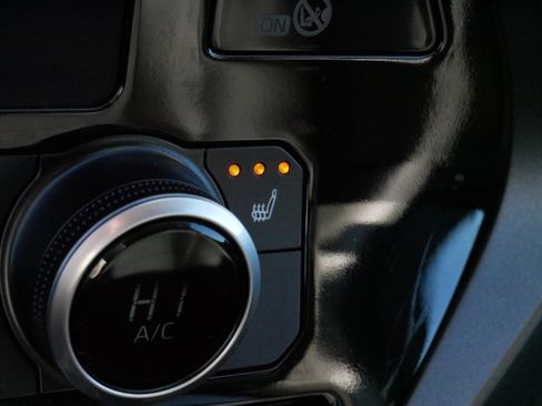 Certified 2024 Toyota Highlander XLE image 30