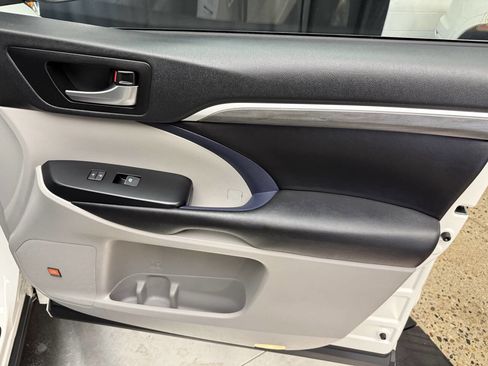 Used 2019 Toyota Highlander Limited Platinum image 31