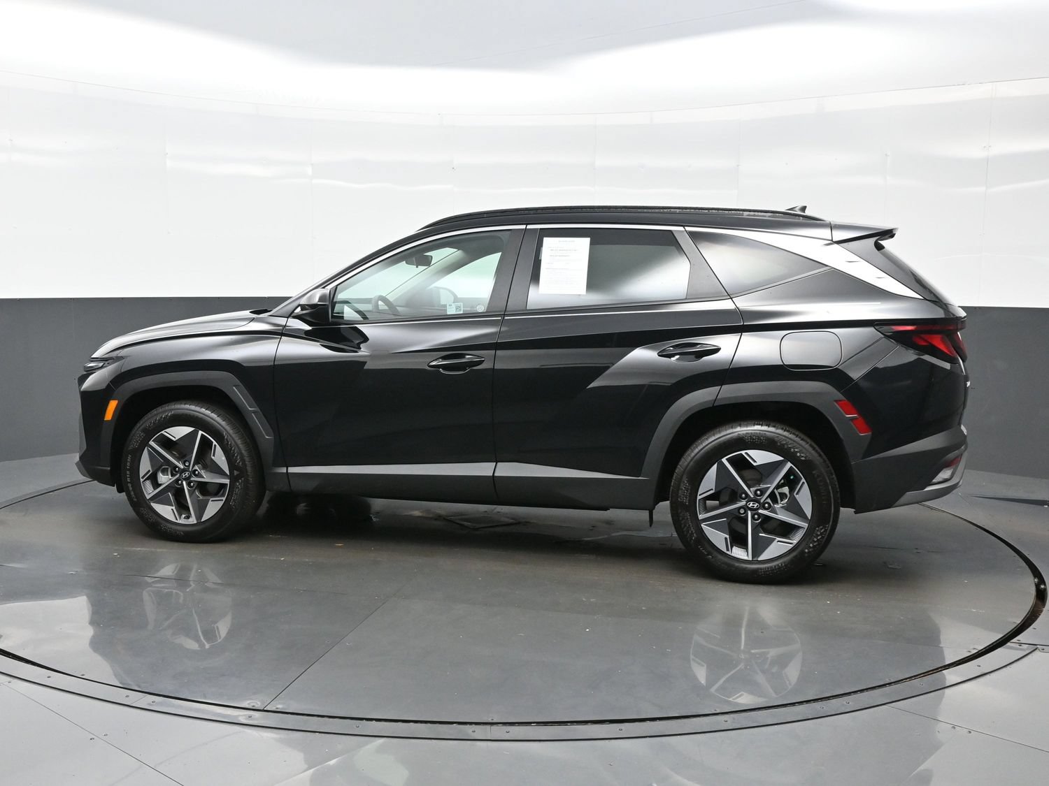 Used 2025 Hyundai Tucson SEL AWD/4WD image 3