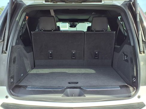 Used 2025 Cadillac Escalade ESV Premium Luxury RWD image 19