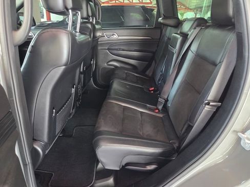 Used 2020 Jeep Grand Cherokee Altitude RWD image 6