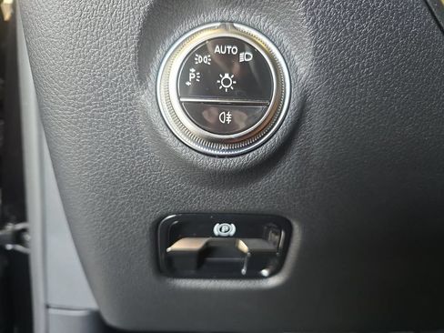 Certified 2025 Mercedes-Benz C 300 Sedan image 28